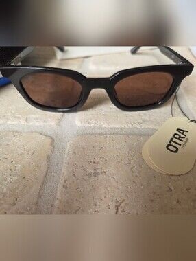 NWT Otra Nia Sunglasses in Dark Chocolate